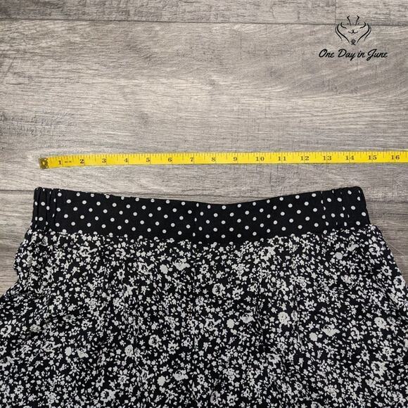 BeBop Lightweight Floral Shorts Size L - Picture 3 of 5
